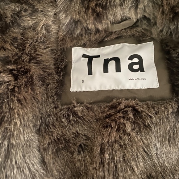 Aritzia winter coat - Picture 2 of 3